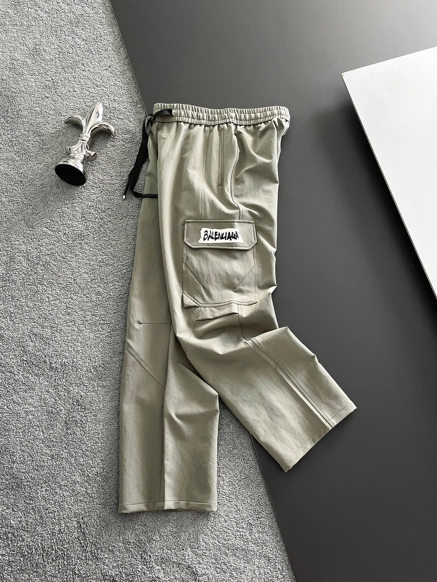 Balenciaga [High Version] 2026 Autumn and Winter latest products, available at counters at the same time, Original product, fashionable casual trousers and casual trousers, using imported original fabrics, top-grade embroidery 🪡 craft letter pattern logo, original hardware accessories decoration, simple yet fashionable, fashionable and handsome upper body, Sizes: M-3XL